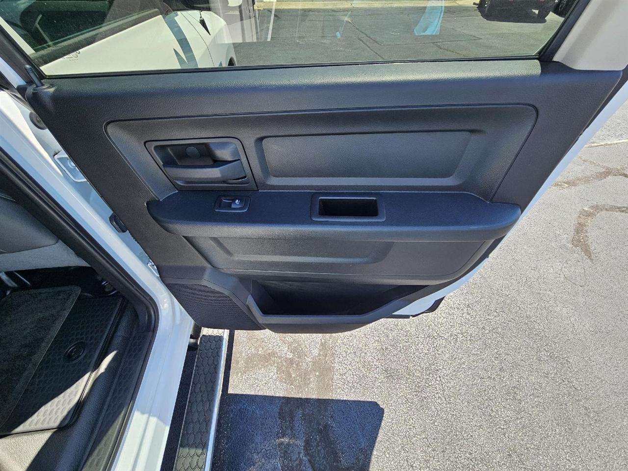 RAM 2500 Tradesman Crew Cab LWB 4WD 2015