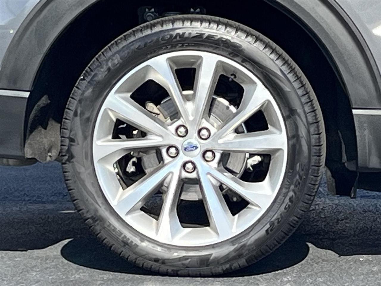 Ford Explorer Platinum AWD 2021