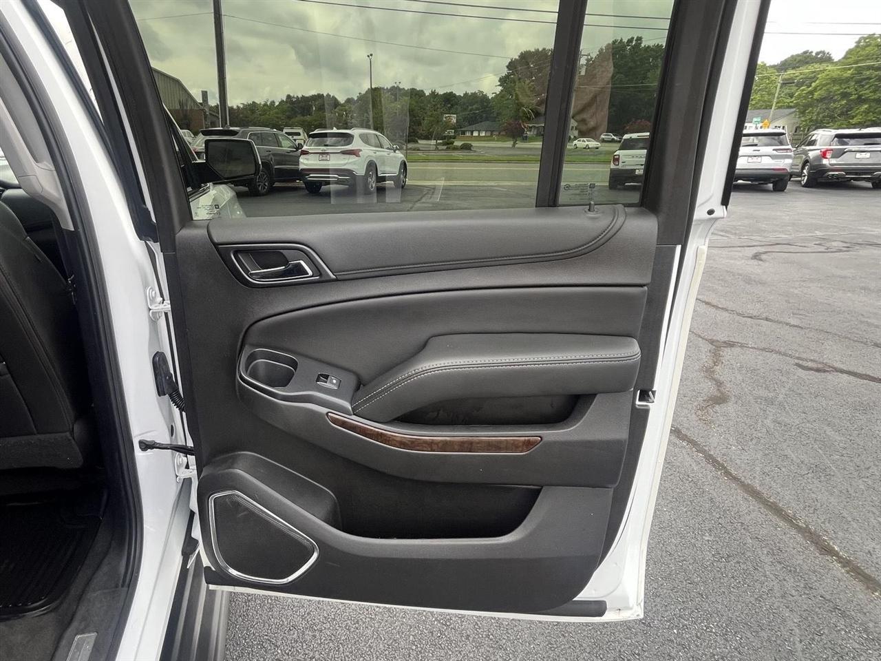 Chevrolet Suburban LT 4WD 2019