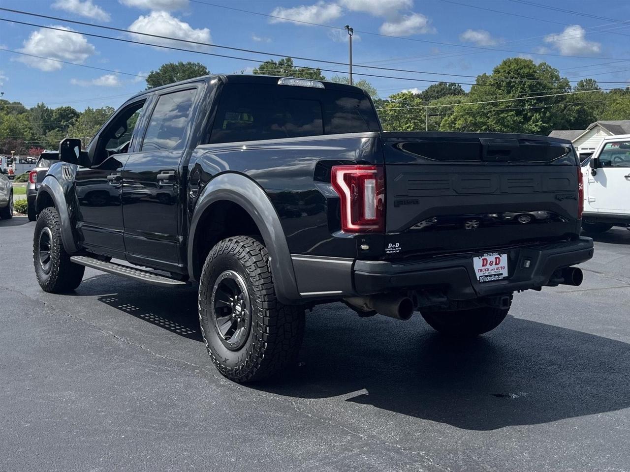 Ford F-150 Raptor SuperCrew 4WD 2017