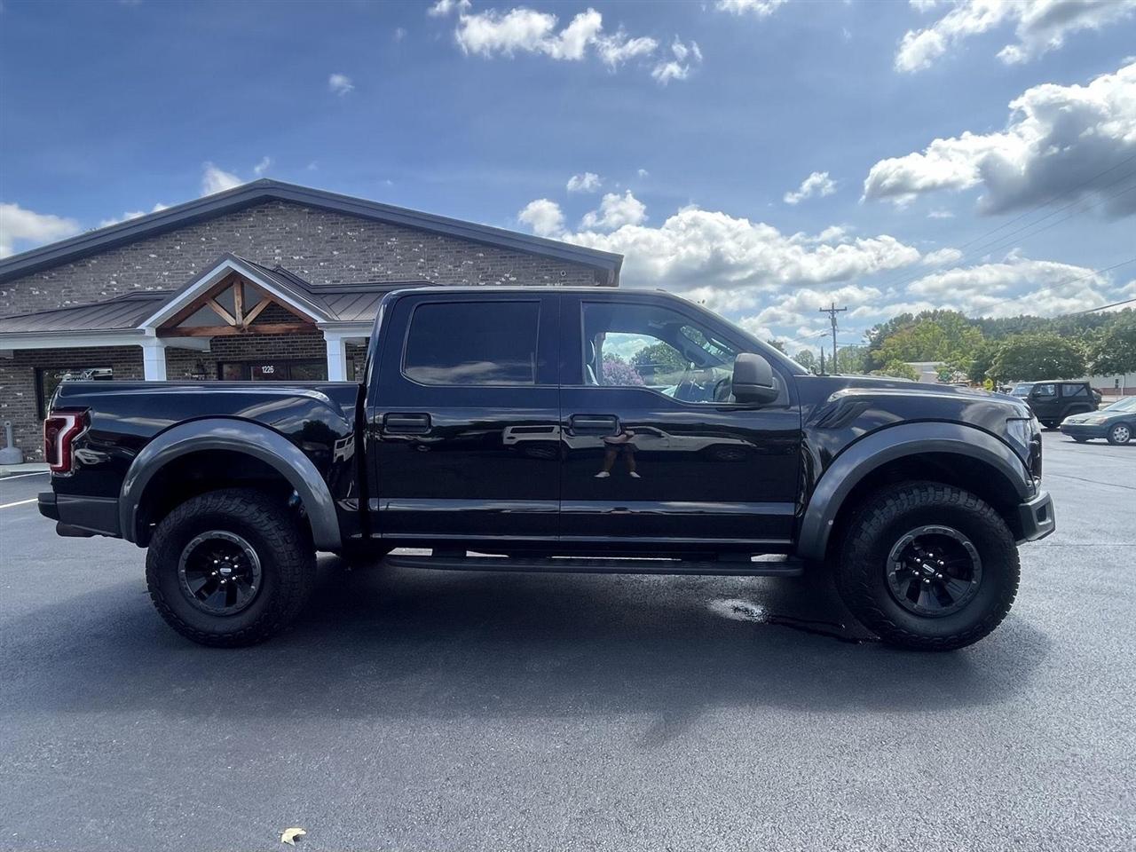 Ford F-150 Raptor SuperCrew 4WD 2017