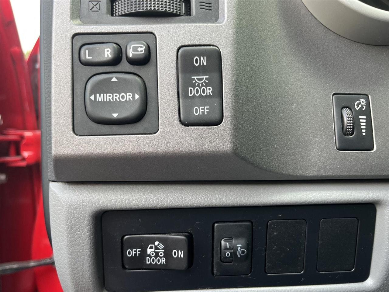 Toyota Tundra Limited 5.7L CrewMax 2WD 2012