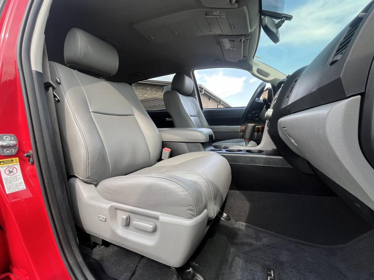 Toyota Tundra Limited 5.7L CrewMax 2WD 2012