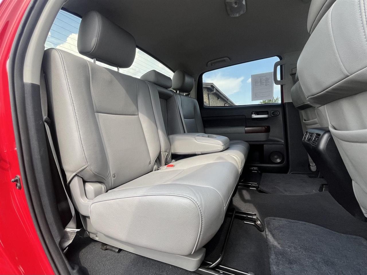 Toyota Tundra Limited 5.7L CrewMax 2WD 2012
