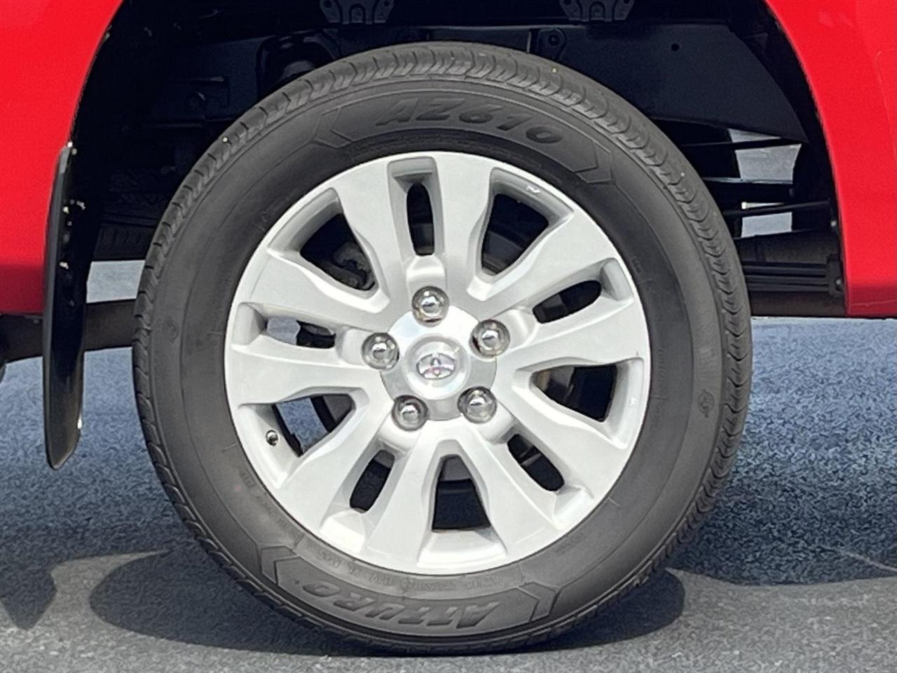 Toyota Tundra Limited 5.7L CrewMax 2WD 2012