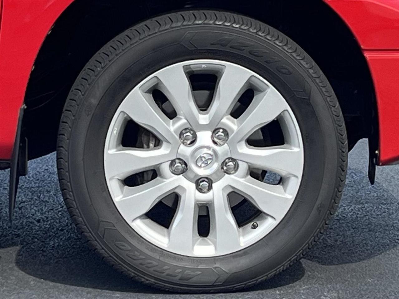 Toyota Tundra Limited 5.7L CrewMax 2WD 2012