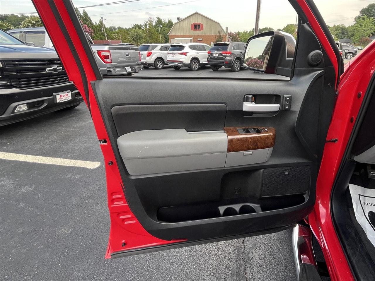 Toyota Tundra Limited 5.7L CrewMax 2WD 2012