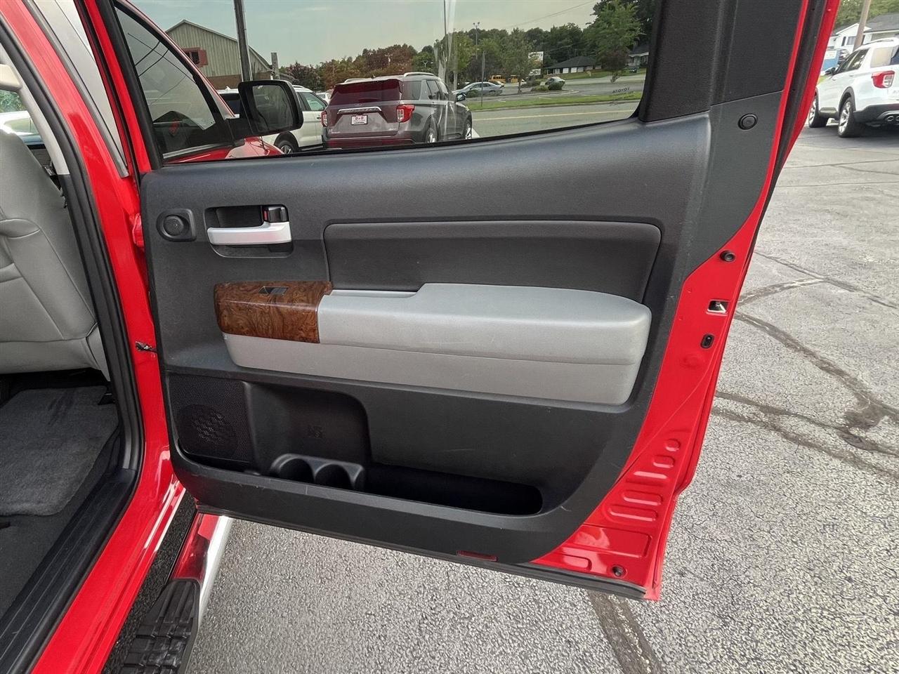 Toyota Tundra Limited 5.7L CrewMax 2WD 2012