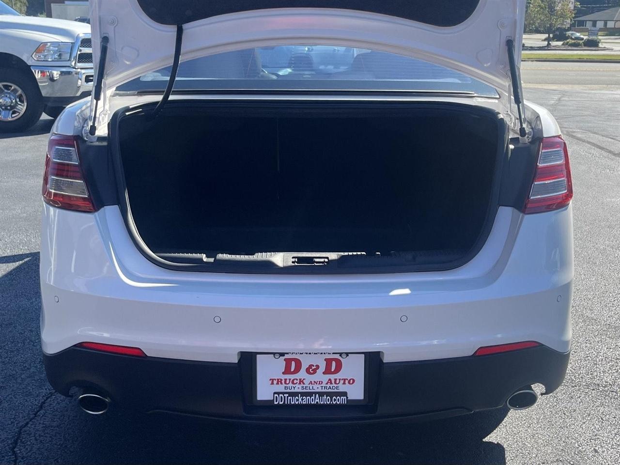 Ford Taurus SEL FWD 2018