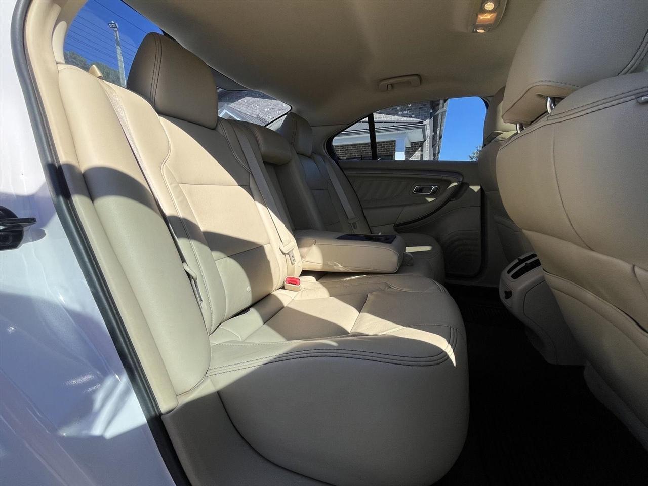 Ford Taurus SEL FWD 2018