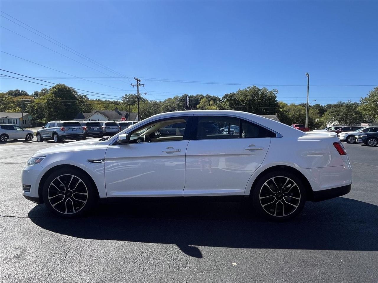Ford Taurus SEL FWD 2018