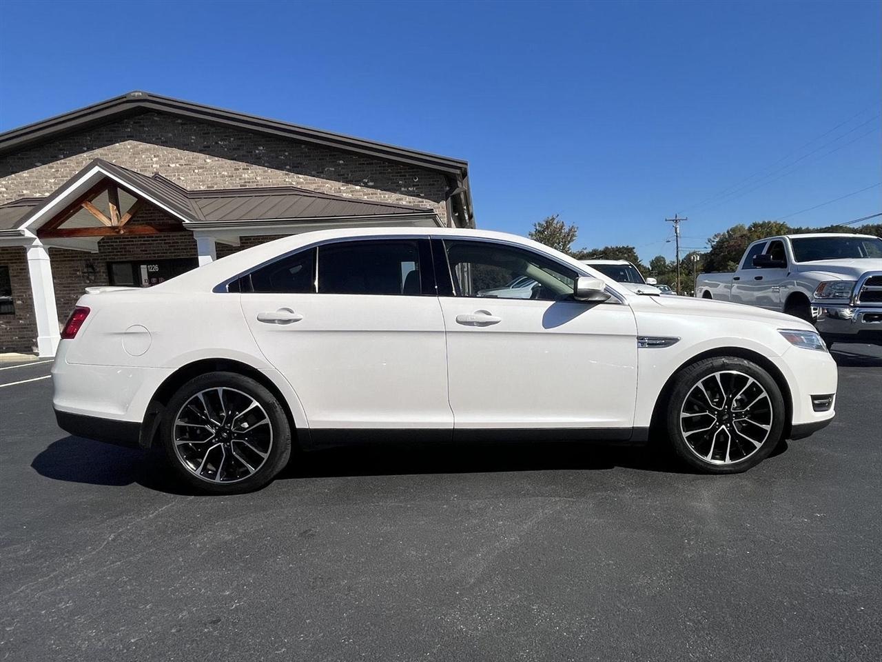 Ford Taurus SEL FWD 2018