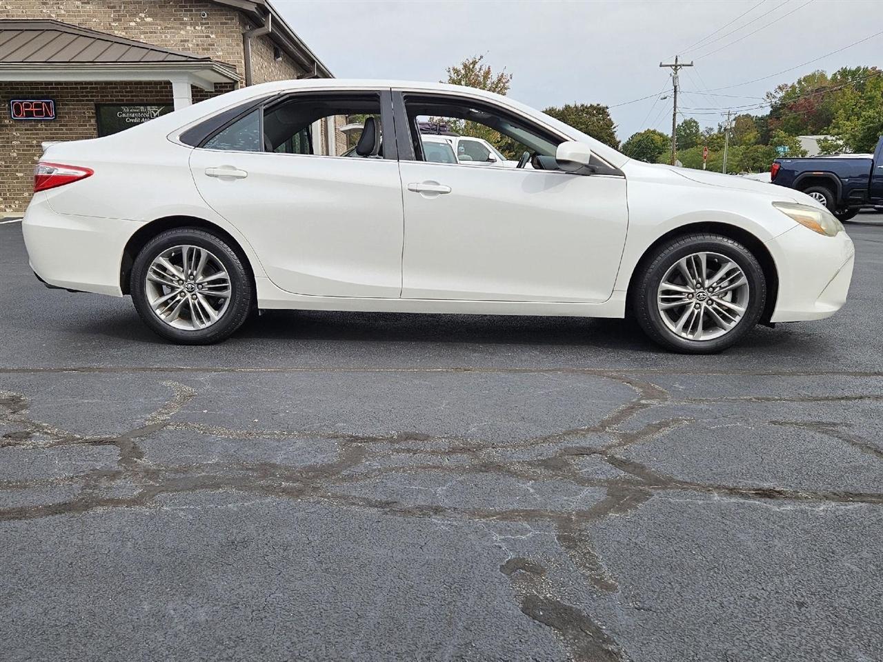 Toyota Camry SE 2016