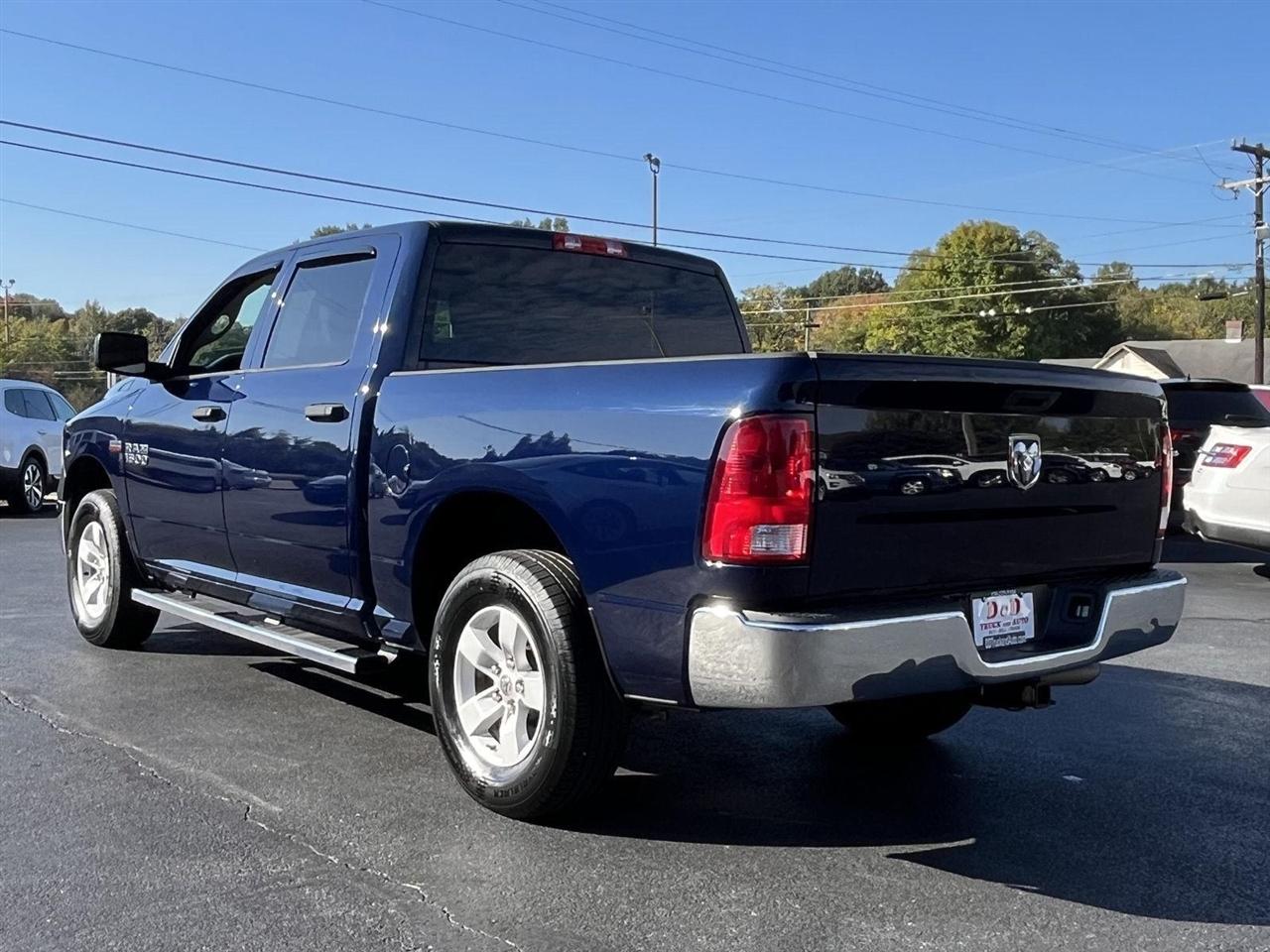 RAM 1500 Tradesman Crew Cab SWB 2WD 2017