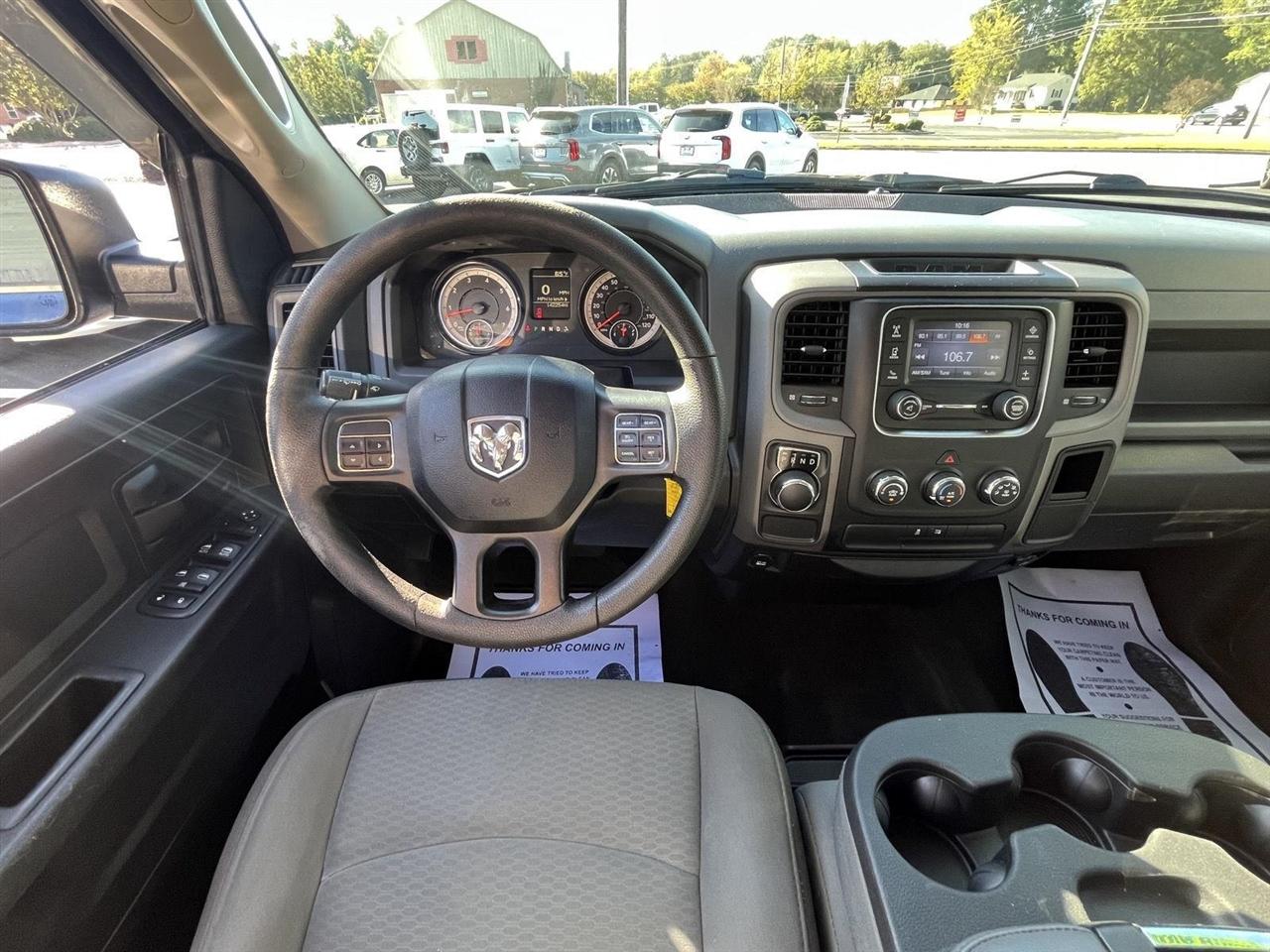 RAM 1500 Tradesman Crew Cab SWB 2WD 2017