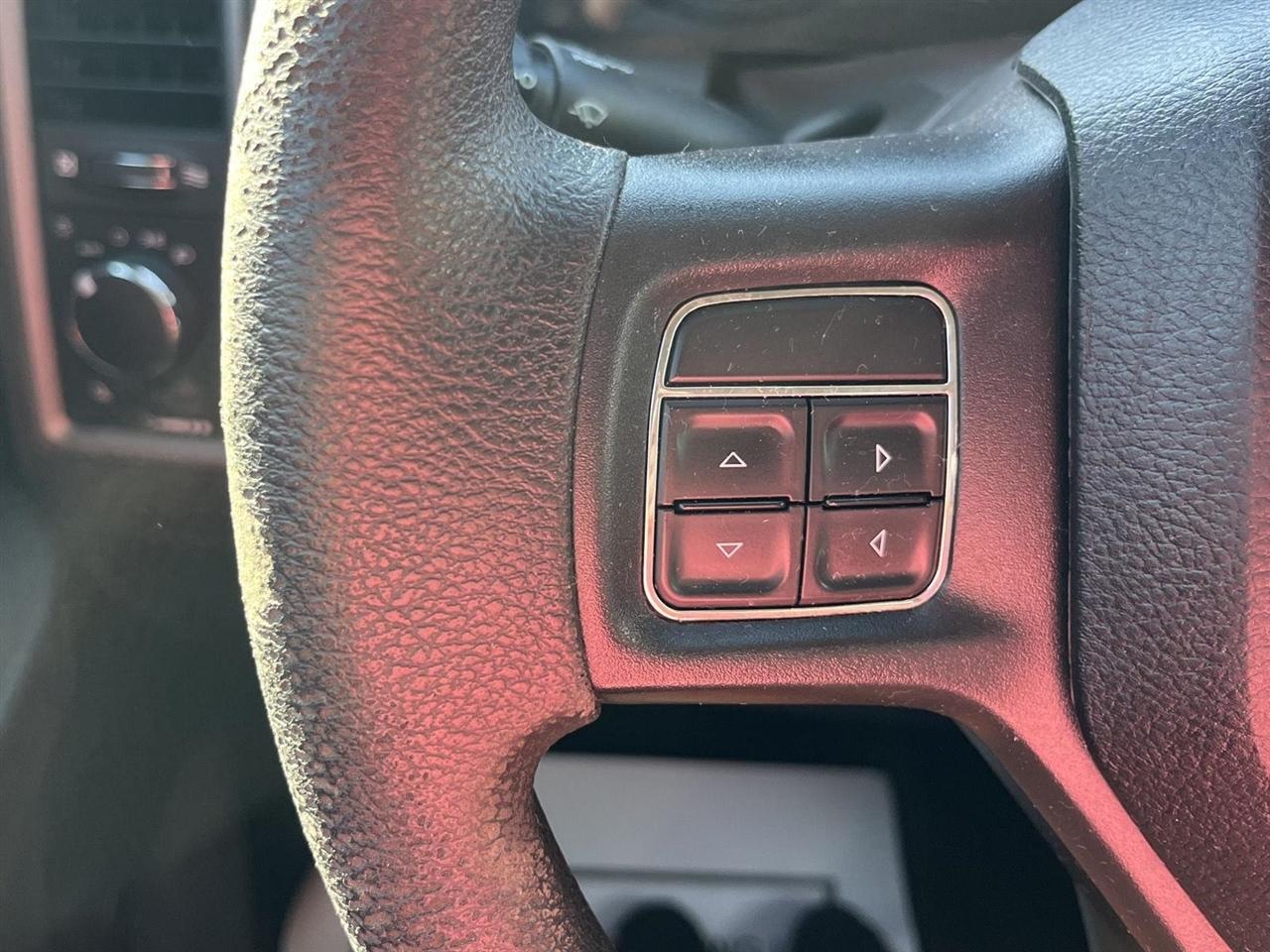 RAM 1500 Tradesman Crew Cab SWB 2WD 2017
