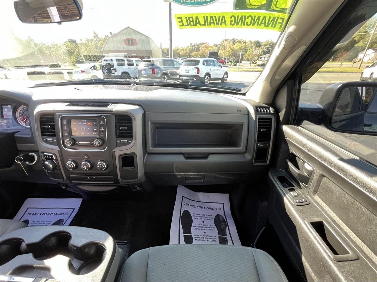 RAM 1500 Tradesman Crew Cab SWB 2WD 2017