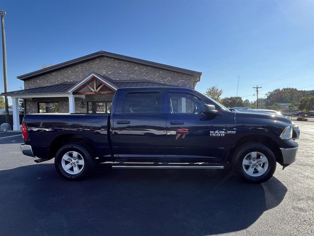 RAM 1500 Tradesman Crew Cab SWB 2WD 2017