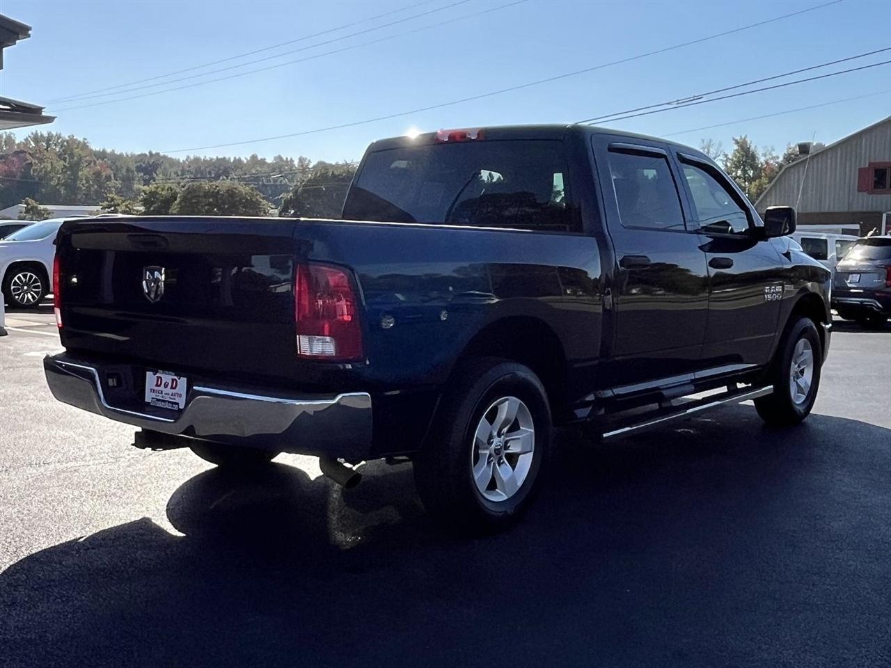 RAM 1500 Tradesman Crew Cab SWB 2WD 2017