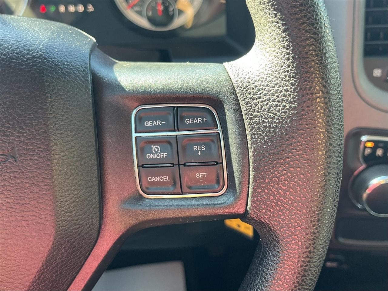 RAM 1500 Tradesman Crew Cab SWB 2WD 2017