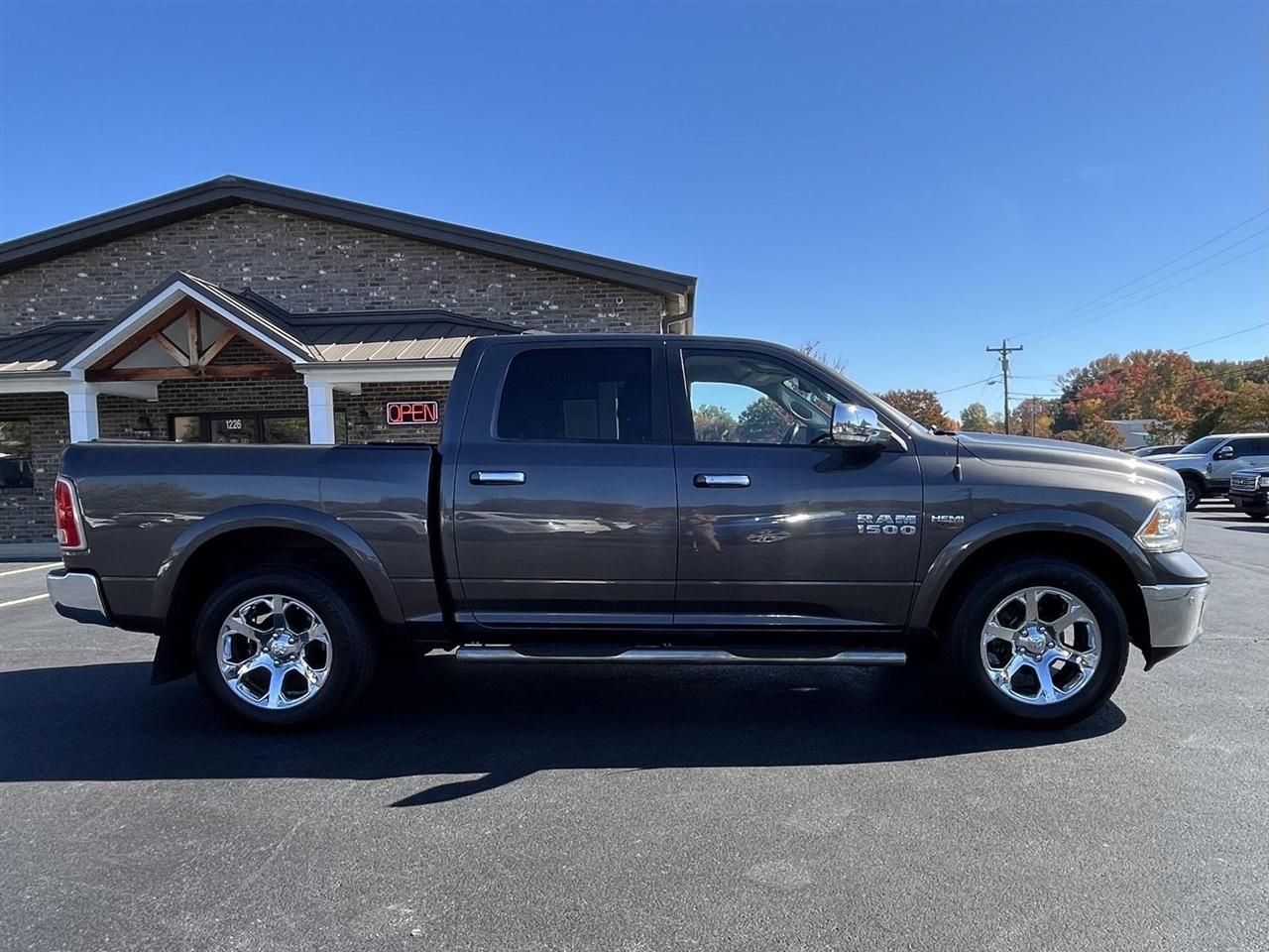 RAM 1500 Laramie Crew Cab SWB 4WD 2018
