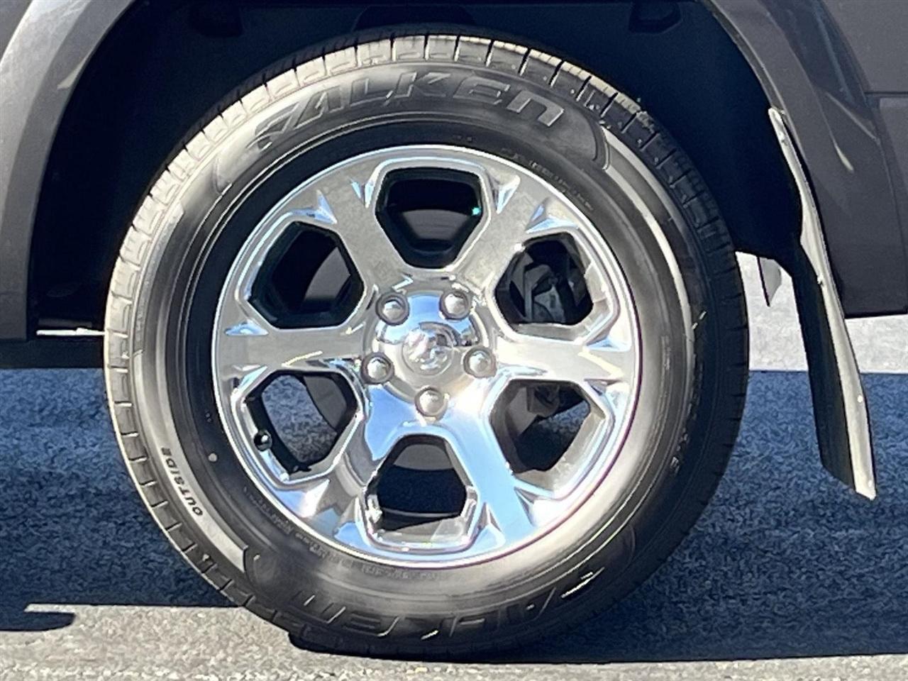 RAM 1500 Laramie Crew Cab SWB 4WD 2018