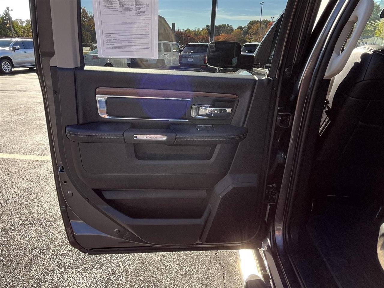 RAM 1500 Laramie Crew Cab SWB 4WD 2018