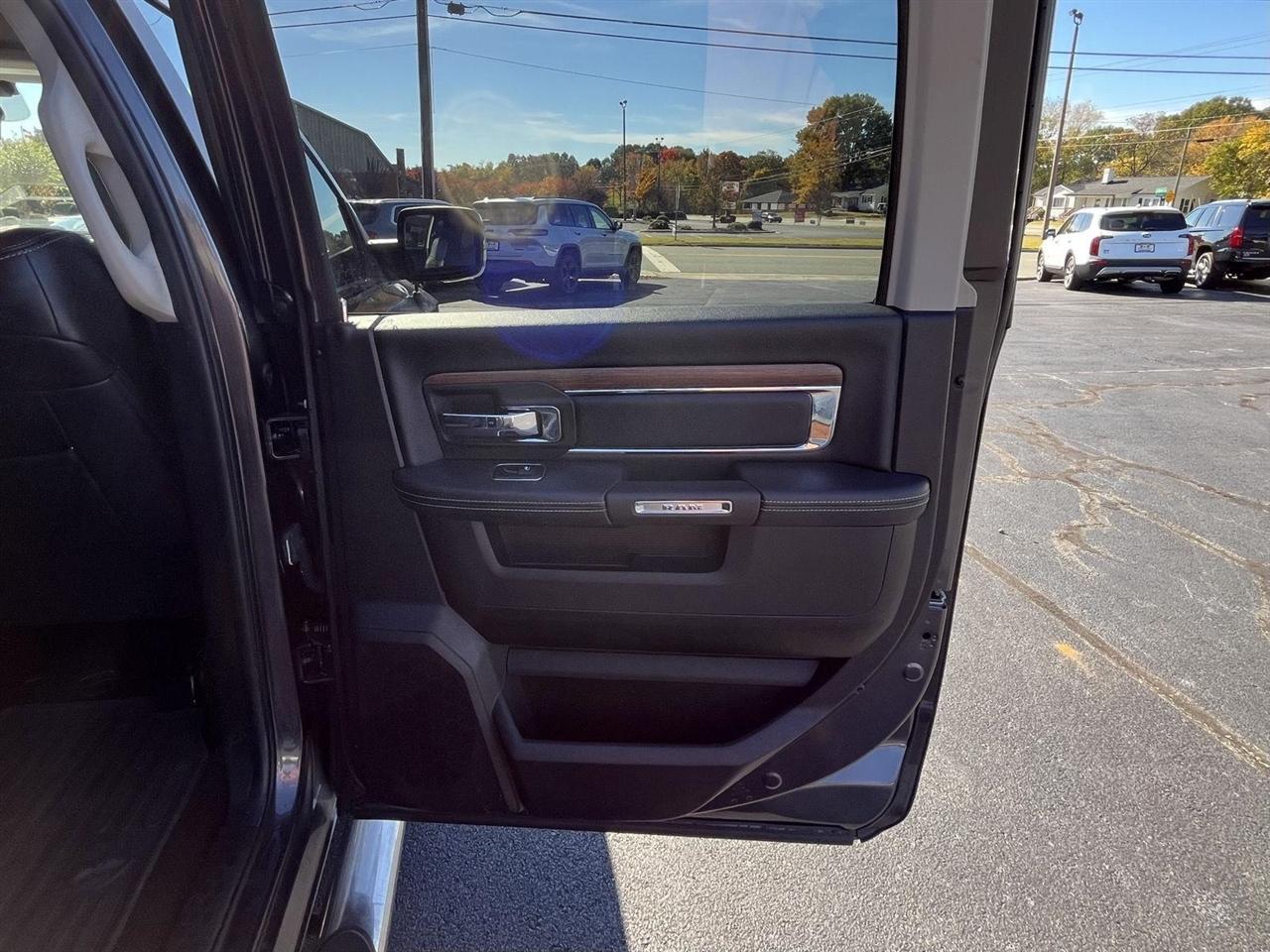 RAM 1500 Laramie Crew Cab SWB 4WD 2018