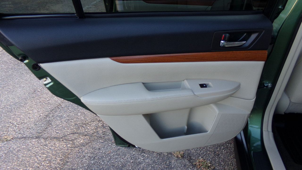 Subaru Outback 4dr Wgn H4 Auto 2.5i Limited 2013