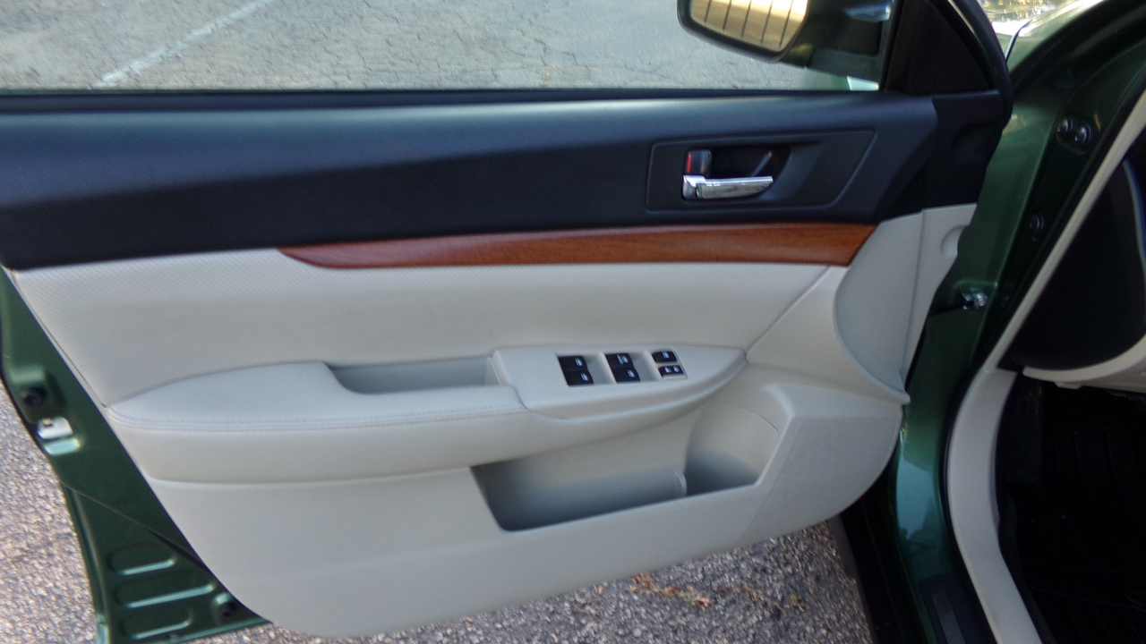 Subaru Outback 4dr Wgn H4 Auto 2.5i Limited 2013