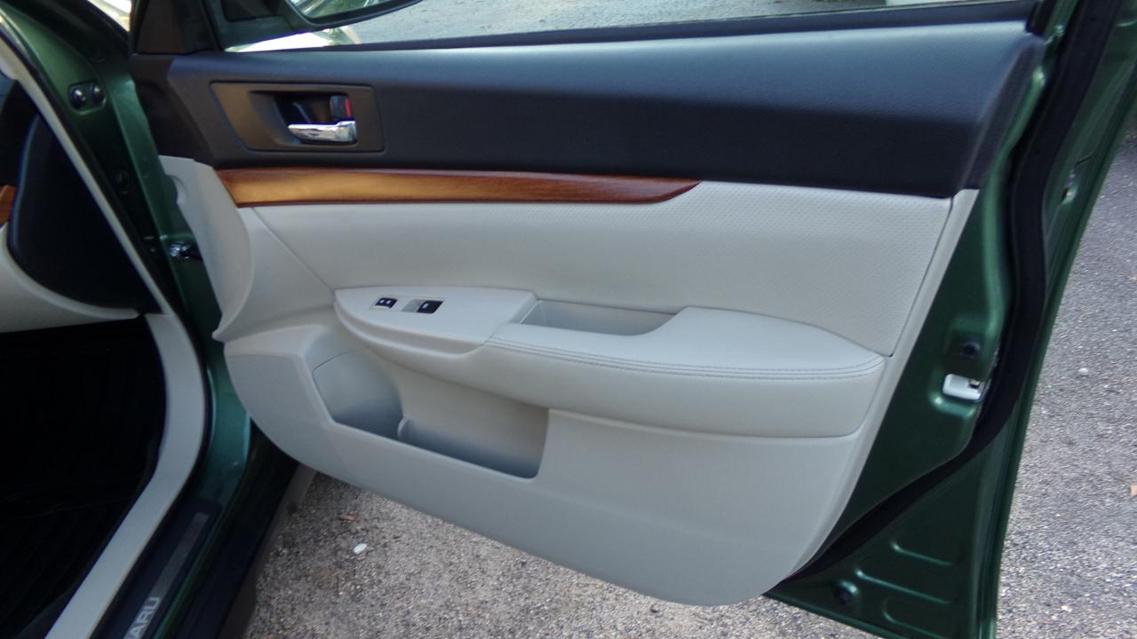 Subaru Outback 4dr Wgn H4 Auto 2.5i Limited 2013