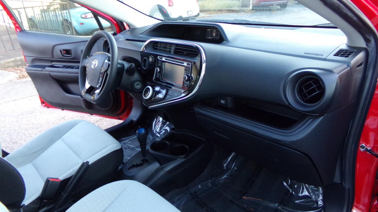Toyota Prius c Three (Natl) 2018