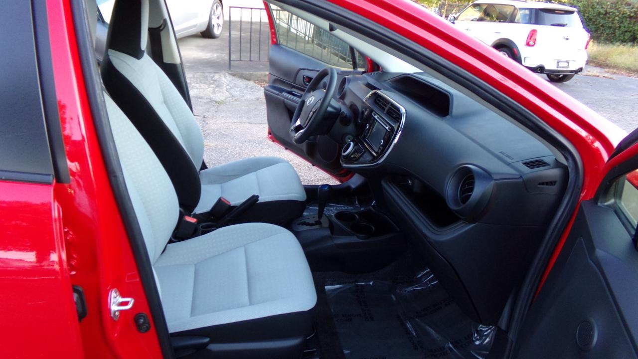 Toyota Prius c Three (Natl) 2018