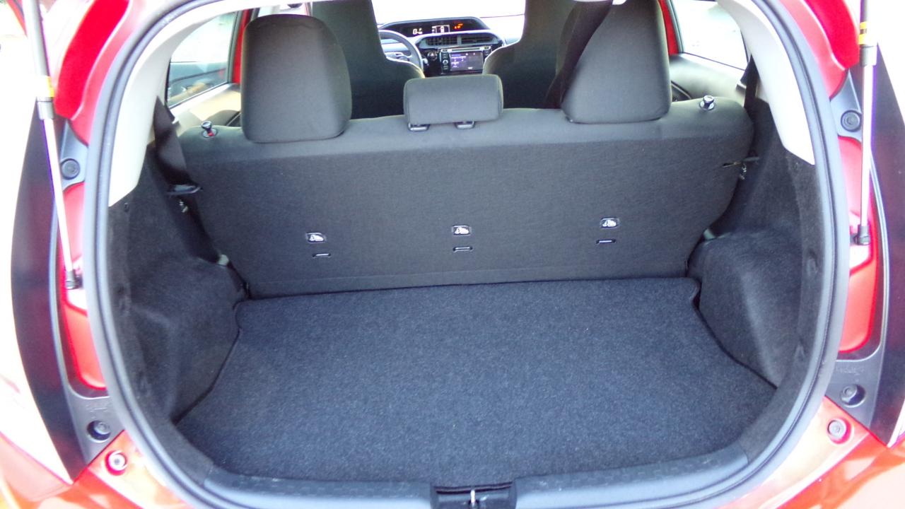 Toyota Prius c Three (Natl) 2018