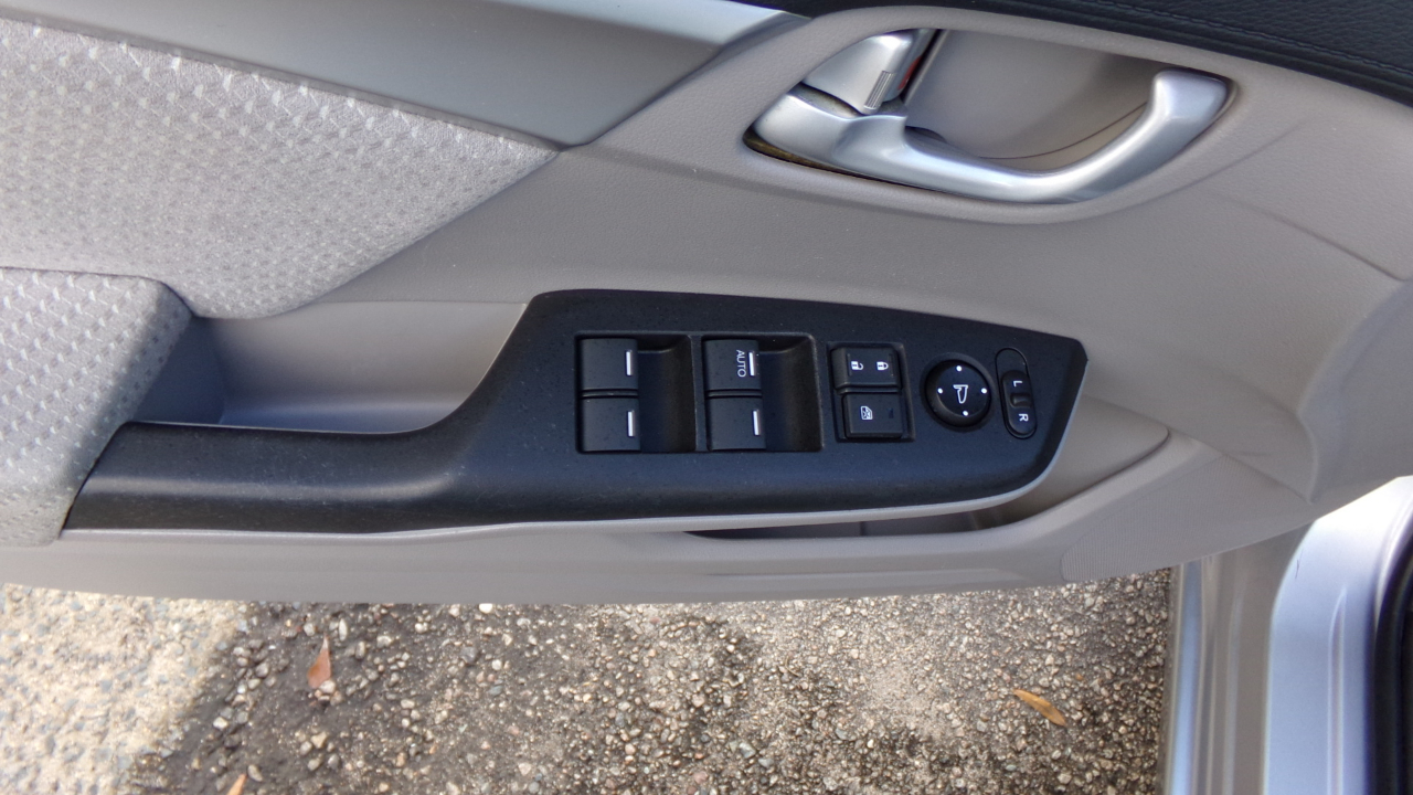 Honda Civic Hybrid 4dr Sdn L4 CVT 2015 Honda Civic Hybrid 4dr Sdn L4 CVT 2015