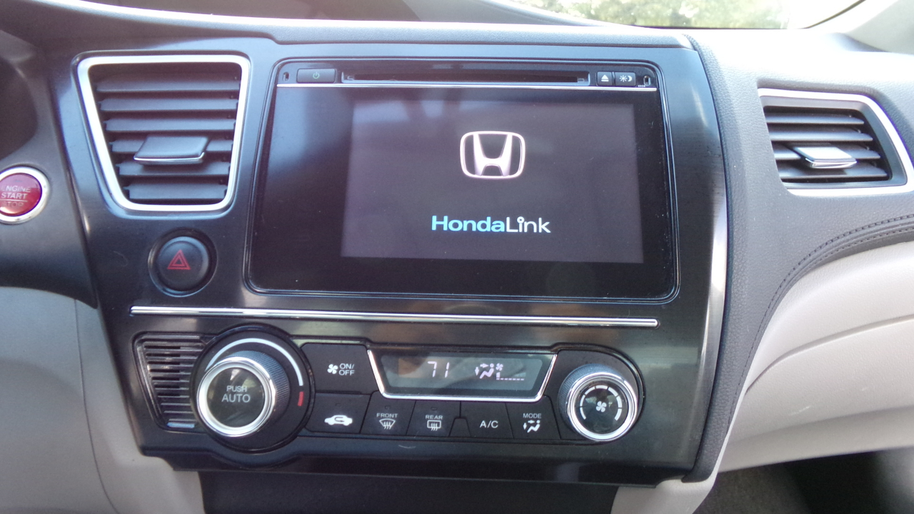 Honda Civic Hybrid 4dr Sdn L4 CVT 2015 Honda Civic Hybrid 4dr Sdn L4 CVT 2015