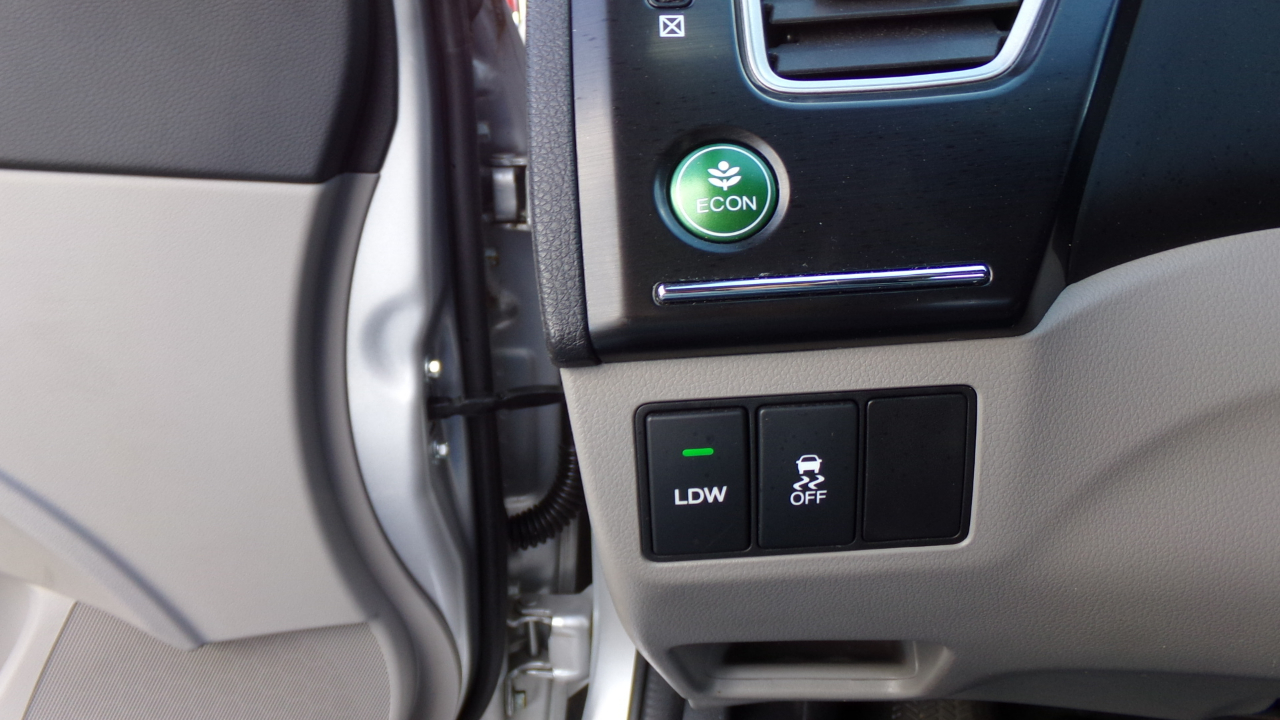 Honda Civic Hybrid 4dr Sdn L4 CVT 2015 Honda Civic Hybrid 4dr Sdn L4 CVT 2015