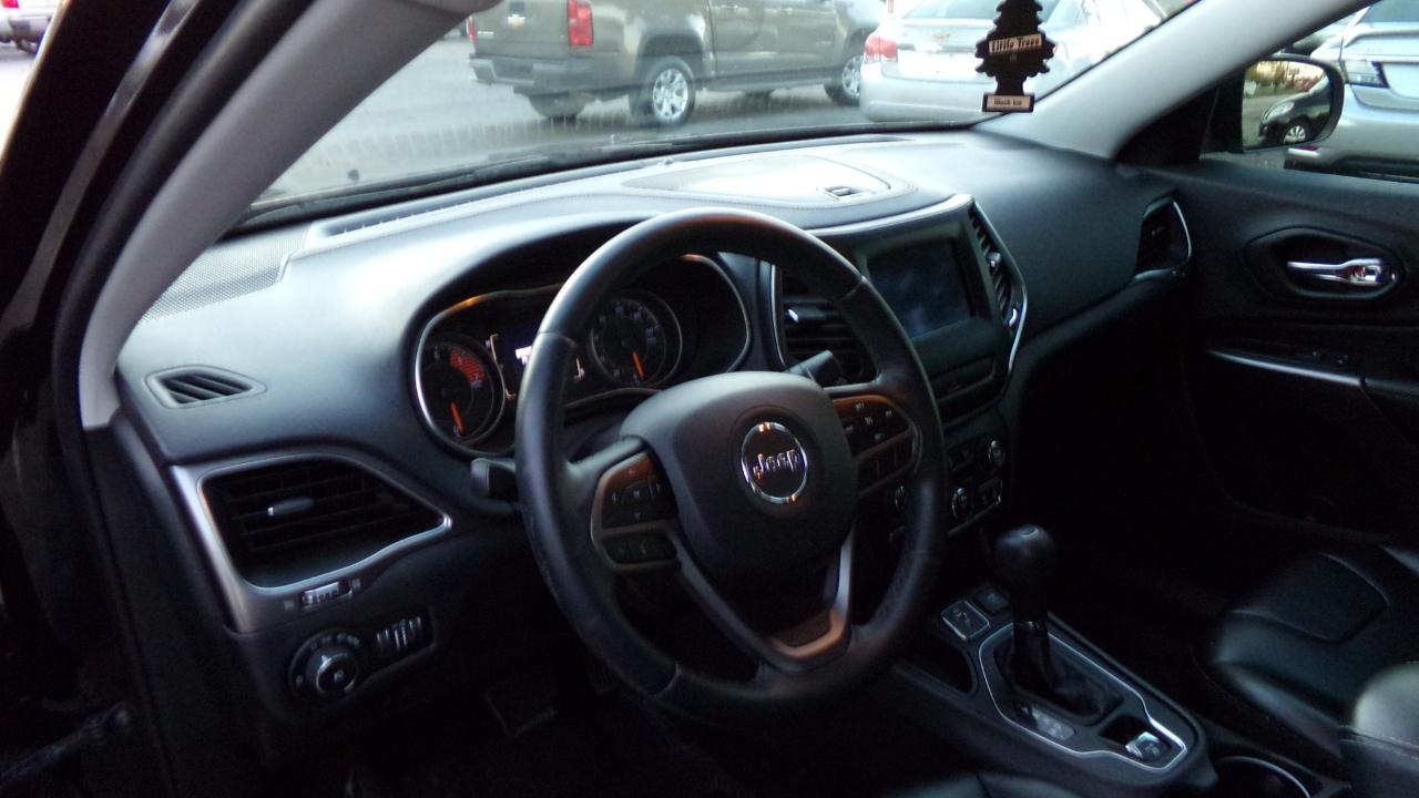 2019 Jeep Cherokee Latitude Plus - Photo 8