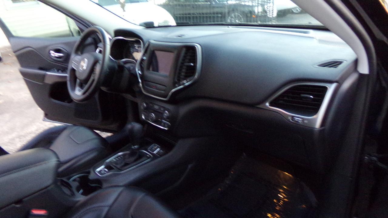 2019 Jeep Cherokee Latitude Plus - Photo 13