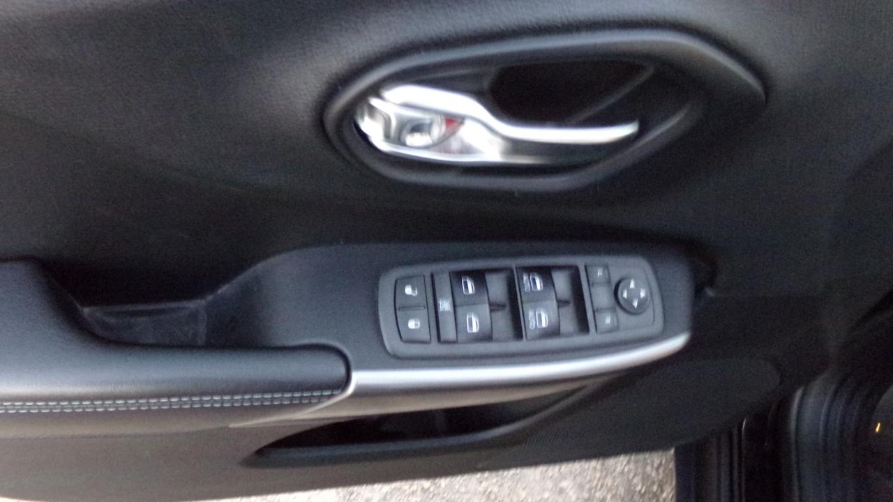 2019 Jeep Cherokee Latitude Plus - Photo 21