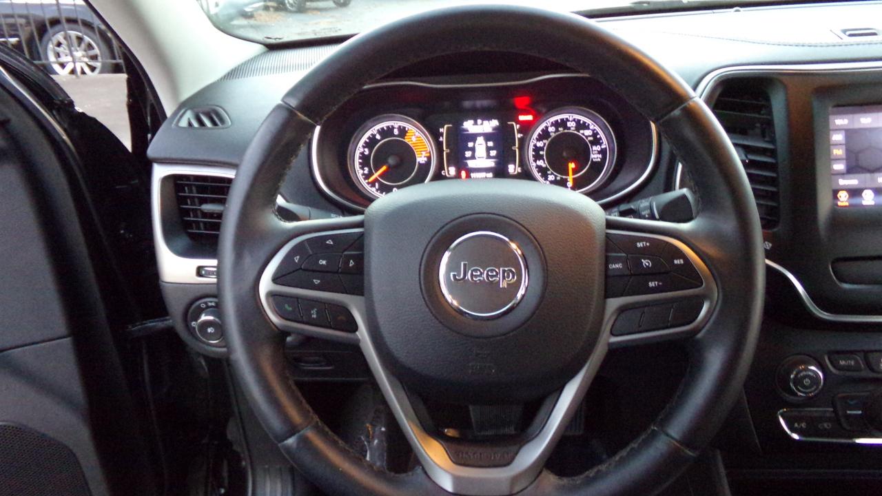 2019 Jeep Cherokee Latitude Plus - Photo 25