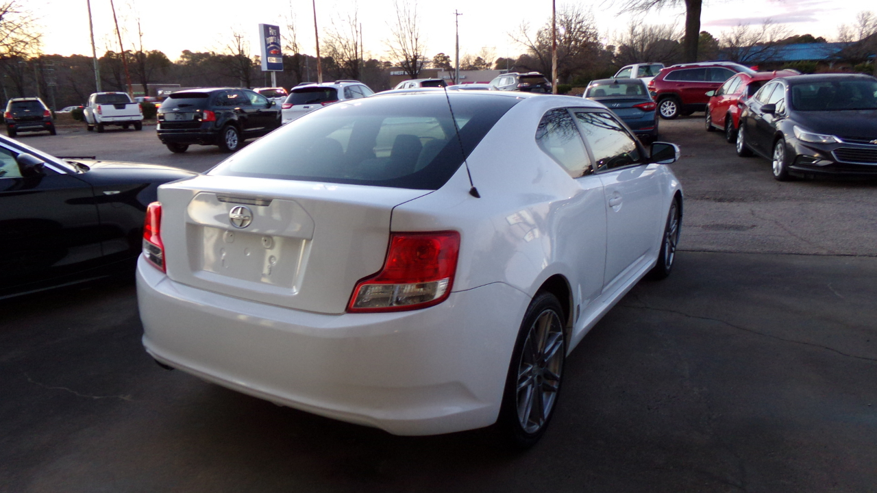 Scion tC 2dr HB Man (Natl) 2013