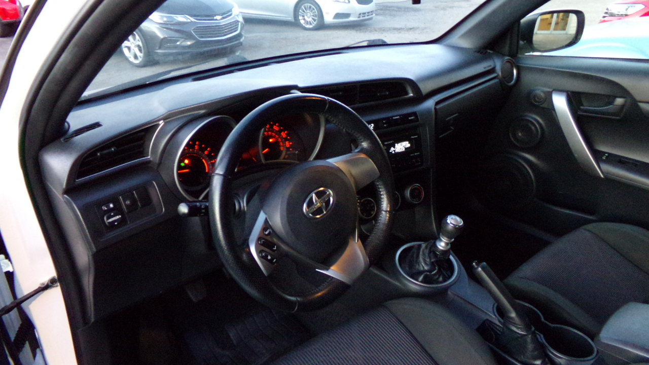 Scion tC 2dr HB Man (Natl) 2013