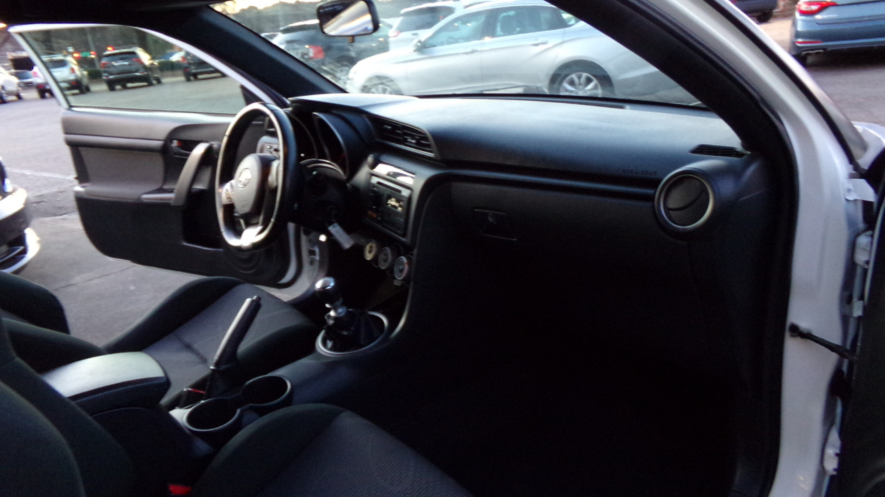 Scion tC 2dr HB Man (Natl) 2013