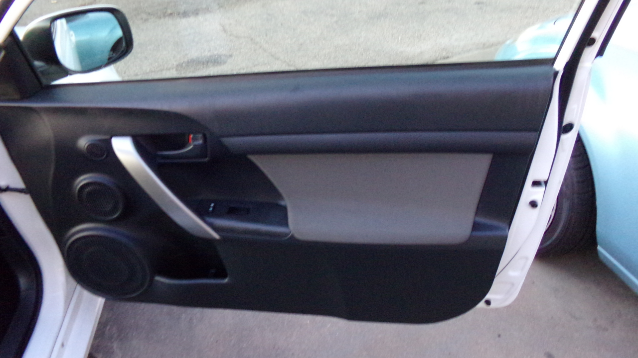 Scion tC 2dr HB Man (Natl) 2013