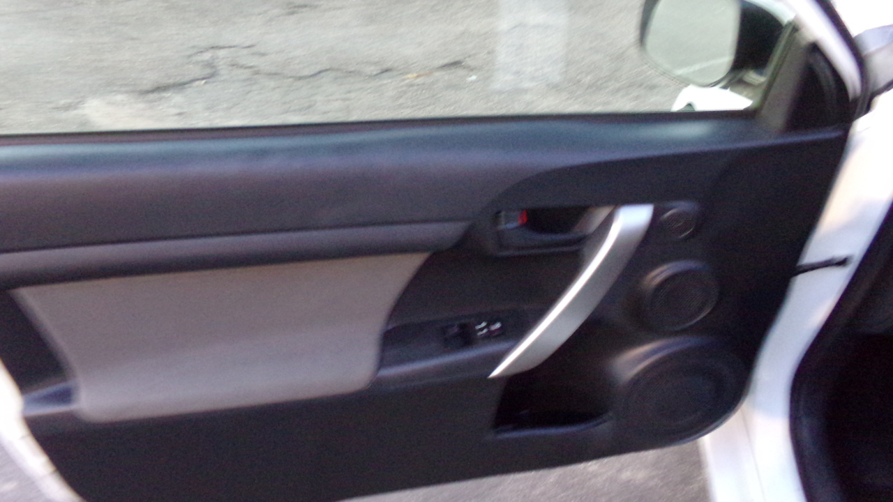 Scion tC 2dr HB Man (Natl) 2013