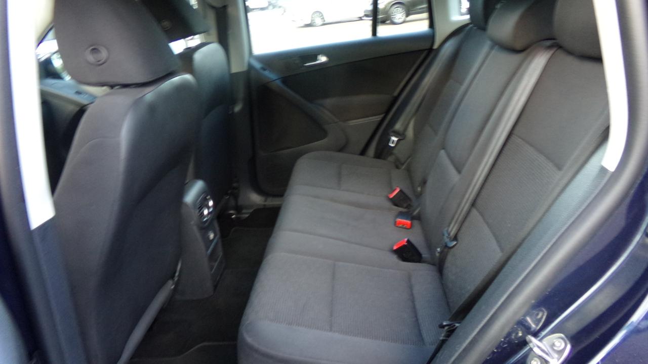 Volkswagen Tiguan 4WD 4dr Auto SE w/Sunroof & Nav 2013