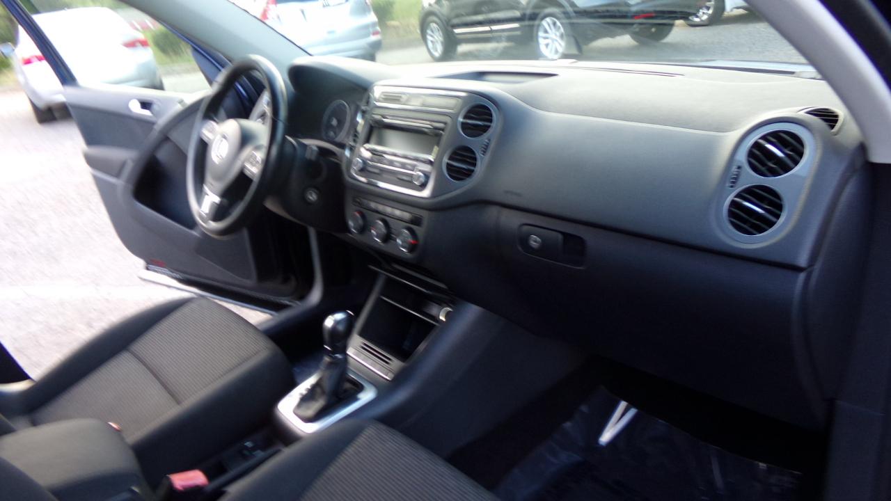 Volkswagen Tiguan 4WD 4dr Auto SE w/Sunroof & Nav 2013