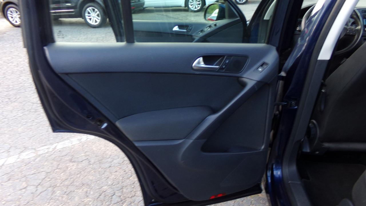 Volkswagen Tiguan 4WD 4dr Auto SE w/Sunroof & Nav 2013