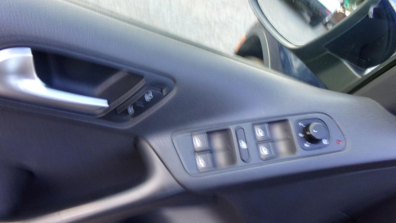 Volkswagen Tiguan 4WD 4dr Auto SE w/Sunroof & Nav 2013